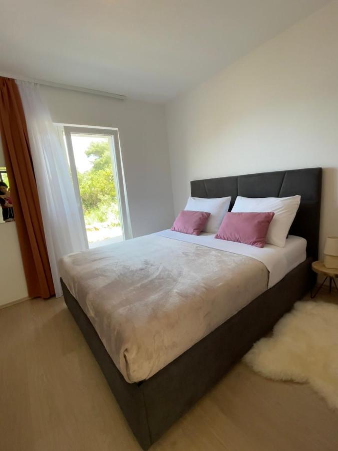 Villa Evita Apartments Prozura Exterior photo