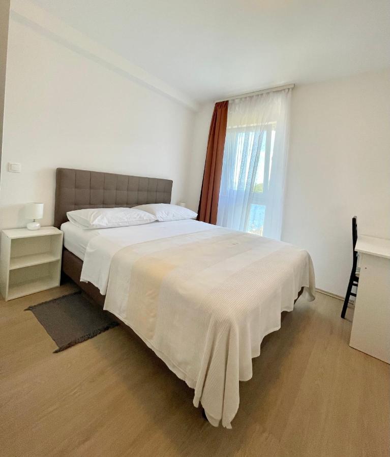 Villa Evita Apartments Prozura Exterior photo