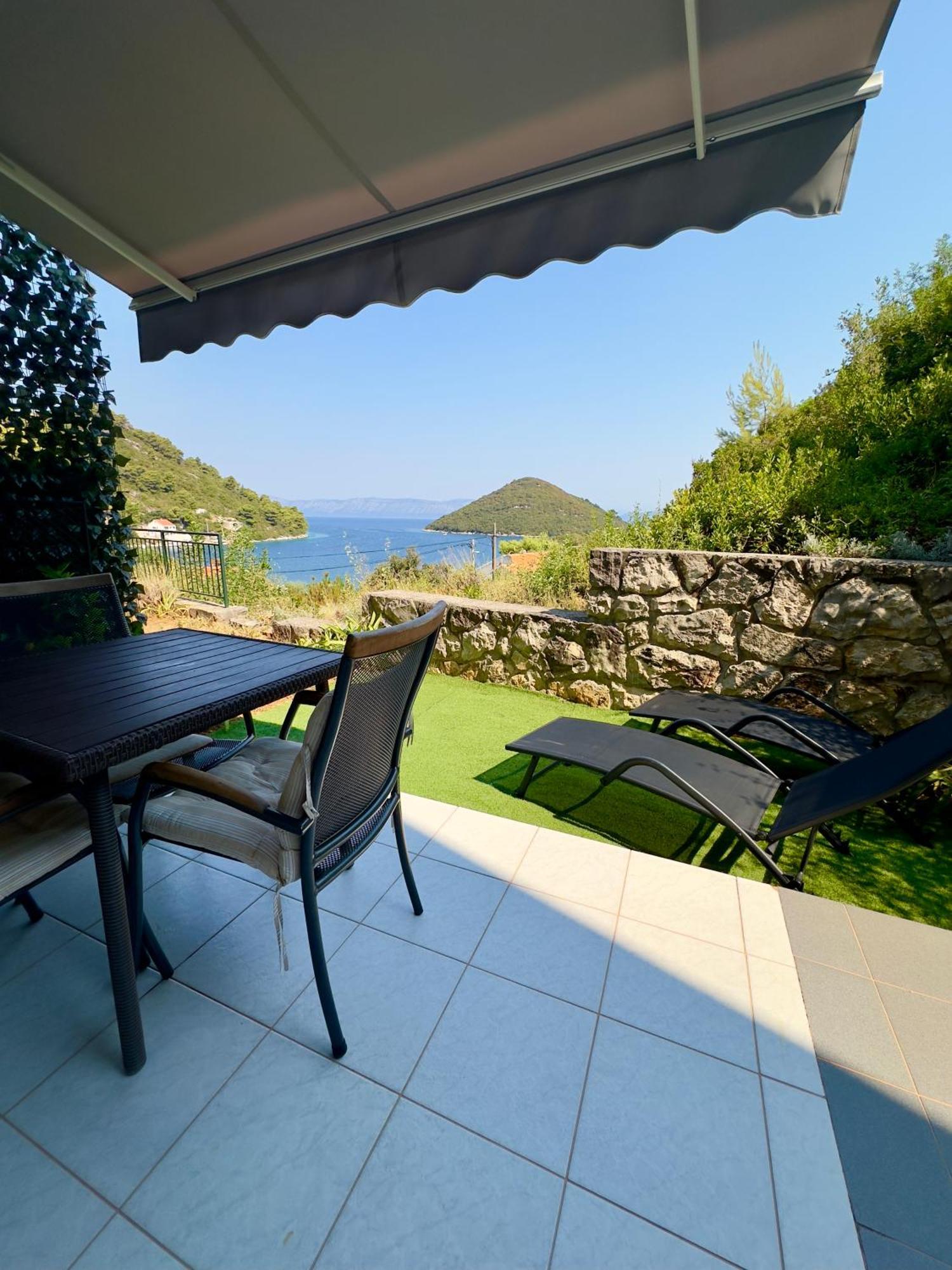 Villa Evita Apartments Prozura Exterior photo